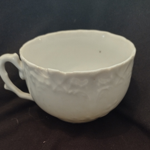 Vintage Unmarked Porcelain Floral Tea Cup and Saucer - Picture 6 of 8
